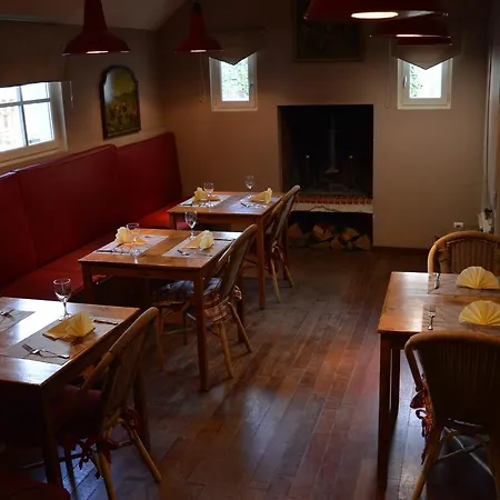 La Maison D'hoursentut 호텔 캄팡